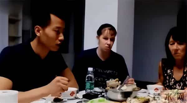 2011年黄历,洋媳妇嫁到中国，很不能理解：为什么中国结婚还要选日子？