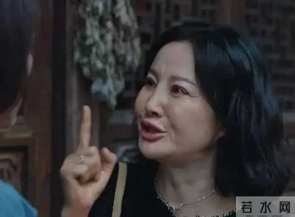 吴亦凡整容,被吴亦凡挤爆的热搜下,还藏着一个明星整容风波