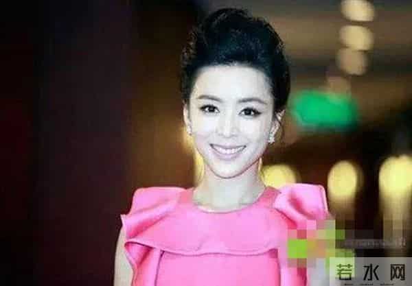 伊能静不雅照片全集,18位女星成名前的“不雅照”，范冰冰曾陪酒海青跳艳舞，令人震惊