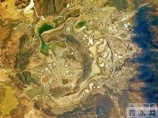 南非金伯利钻石矿坑,不想死就离远点!盘点全世界最诡异最恐怖的地坑