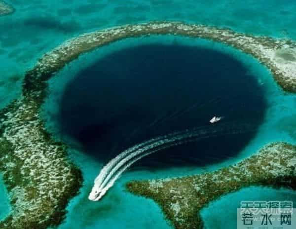 南非金伯利钻石矿坑,不想死就离远点!盘点全世界最诡异最恐怖的地坑