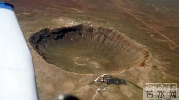 南非金伯利钻石矿坑,不想死就离远点!盘点全世界最诡异最恐怖的地坑