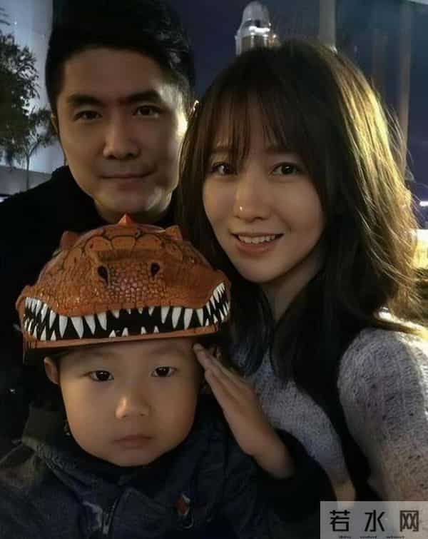 潘长江女儿潘阳追悼会,富豪石磊：潘长江是我岳父，不管潘阳红不红，她都是我的财政管家