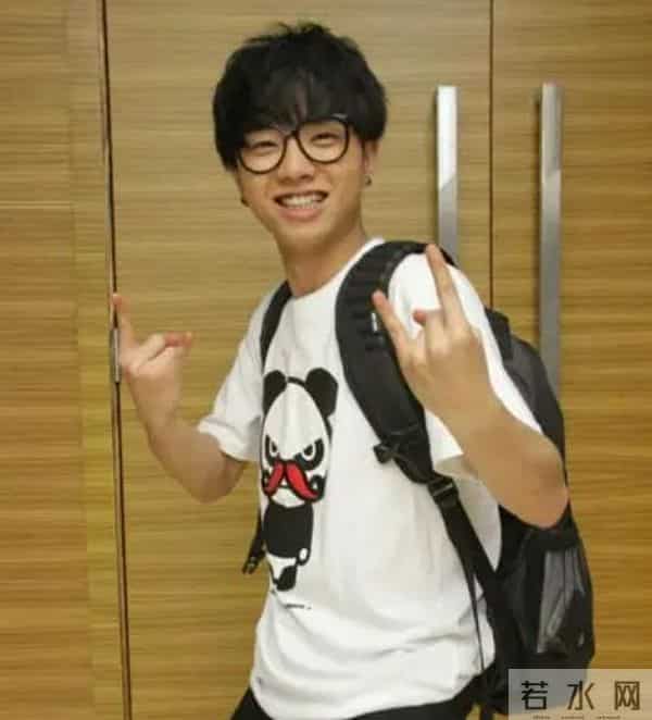 华晨宇透露妈妈因癌症去世,华晨宇妈妈周忆:儿子被骂很心痛,离世前最大心愿是儿子婚姻幸福