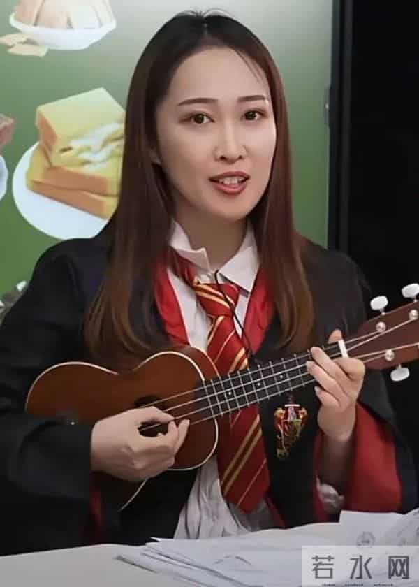 董宇辉成大款,顿顿当老板,留下的YOYO却熬成“废子”令人唏嘘