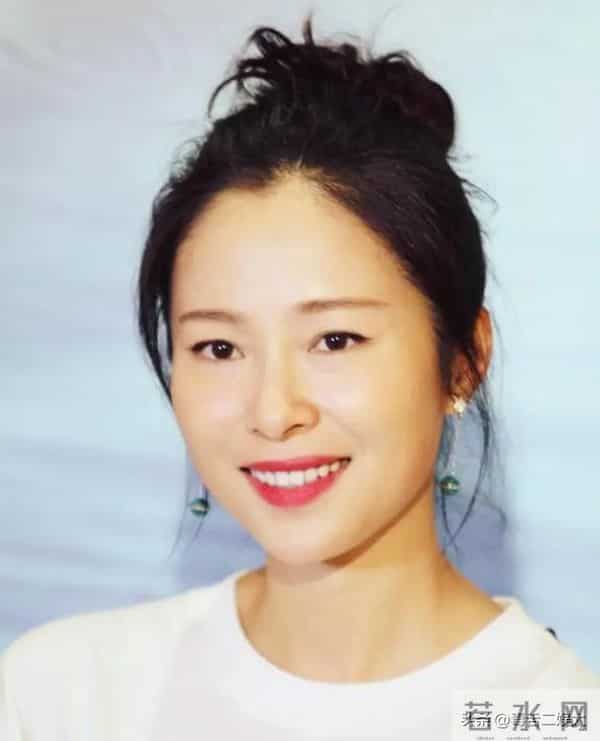 到处认干爹干哥,在男人堆里游刃有余,“顶级绿茶”江一燕现形记