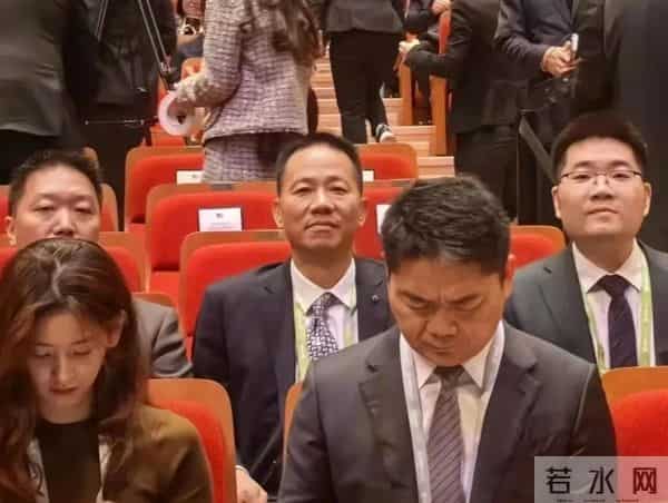 刘强东朋友圈秀恩爱!自嘲在章泽天面前失去自信,紧跟潮流很年轻