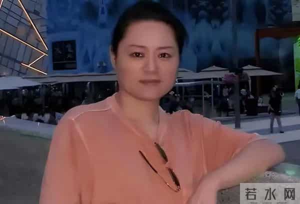 打败韦唯毛阿敏,却被亲弟打到脑震荡,沦为保姆的金炜玲现状如何