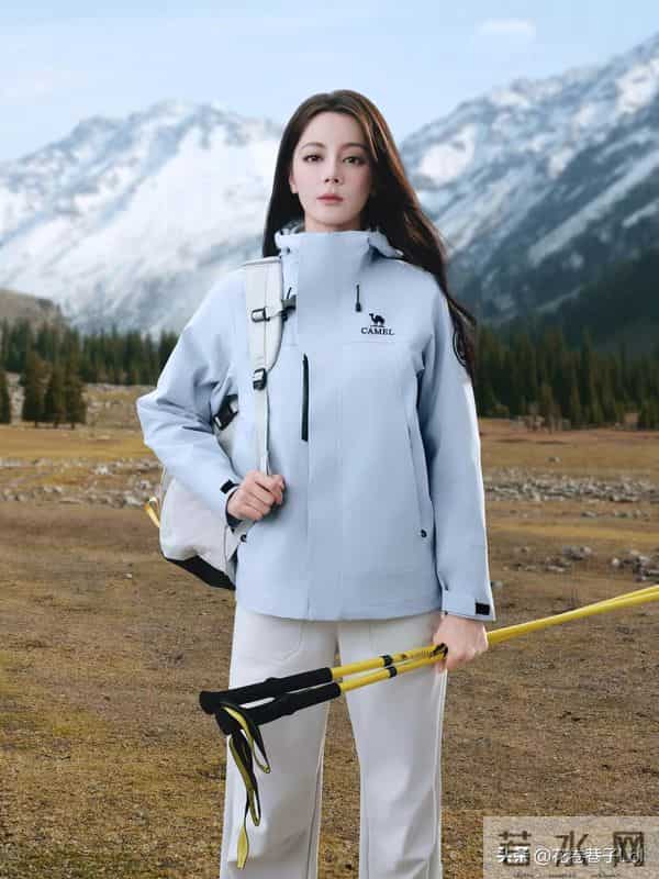 热巴穿冲锋衣也很权威!想起了花少冰岛穿搭