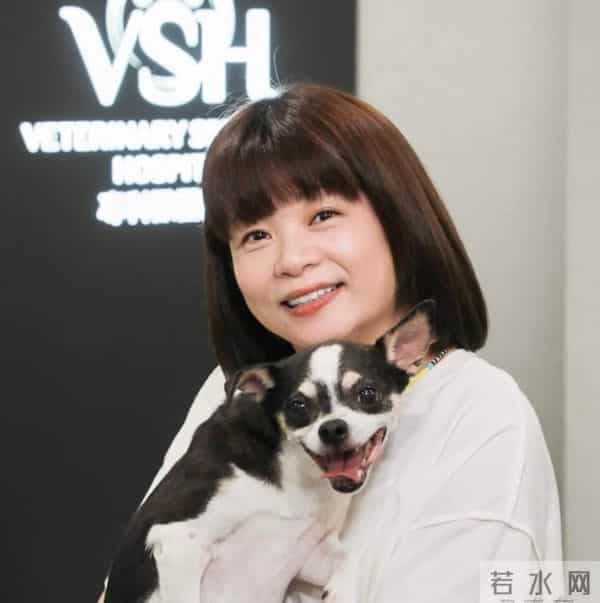 香港知名主持宣布离职,猜测是被裁员,否认转做电视台高层