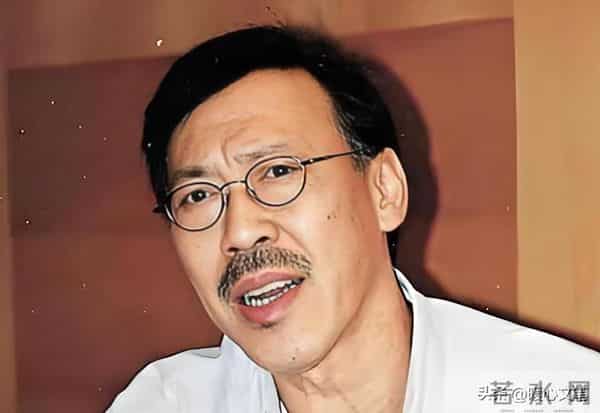 “喜剧王”冯淬帆离世:一生无儿无女,床头常年放着汪明荃剧照