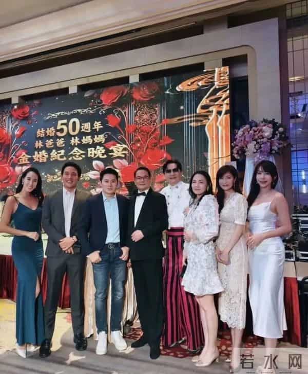 林心如父母办金婚酒宴，林心如粘爸爸，父女似同龄人，霍建华也在