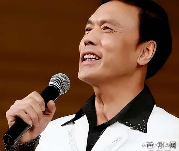 24年他从确诊到去世仅15天,“央视最帅主持人”的遭遇,令人痛心