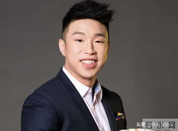 德云社副总烧饼现状:已成功挤进上流社会,打高尔夫、走国际范