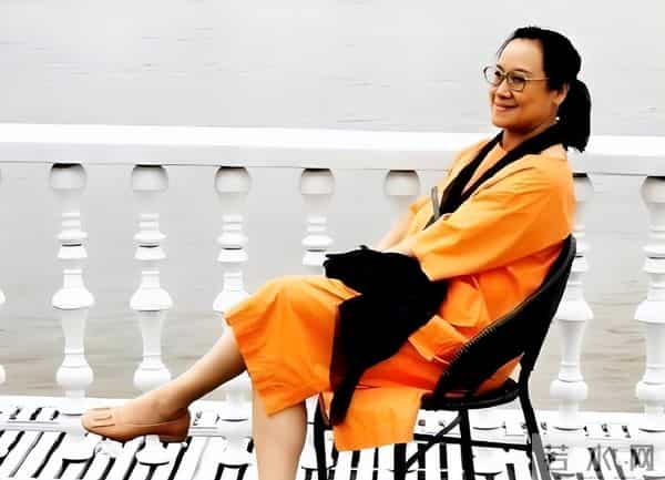 原来他俩是夫妻,家里家外老婆是领导,68岁住大别墅仍坚持拍戏