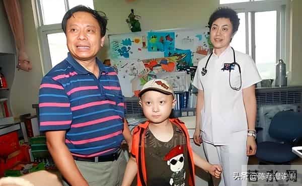 6岁上春晚年入百万,被父母“吸干血”的邓鸣贺,去世前年仅八岁