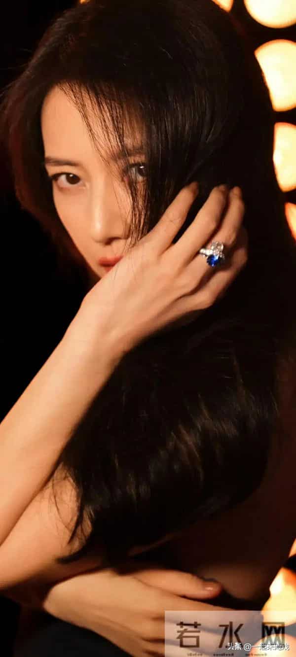 高圆圆美得不得了,完美诠释了性感