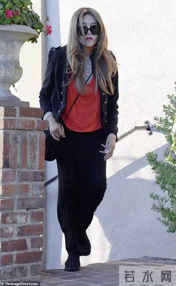 “最美邦女郎”罕见露面,面目全非吓坏了影迷,却也引发争议