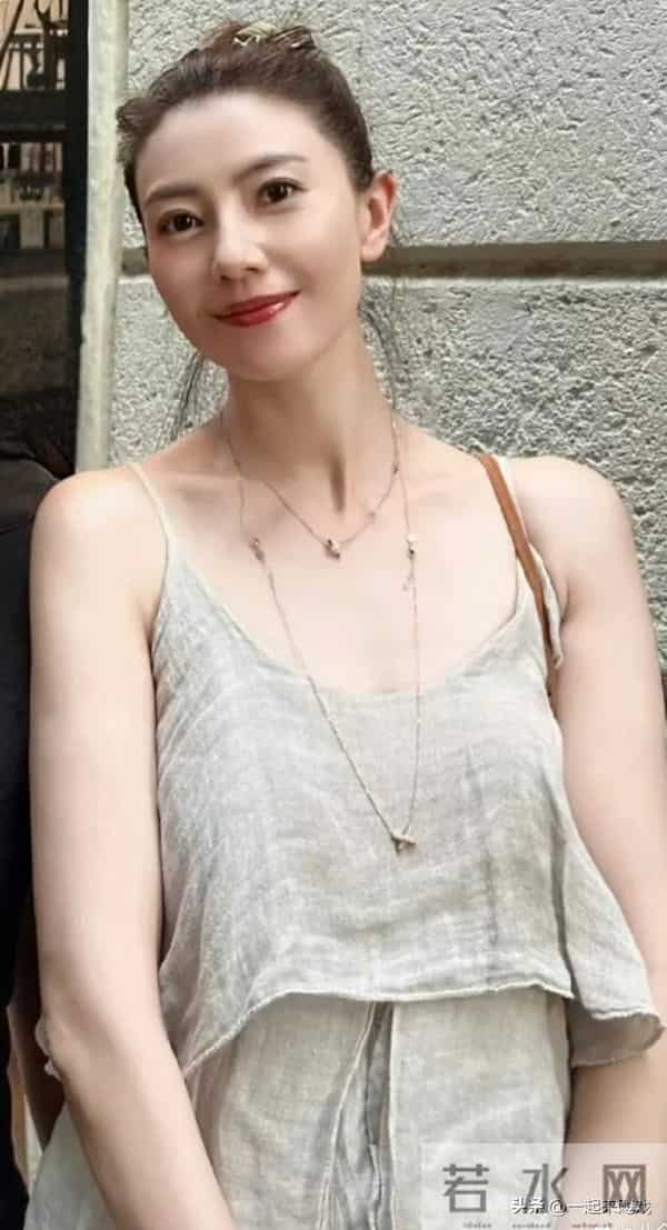 高圆圆美得不得了,完美诠释了性感