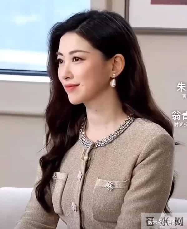 翁青雅道歉后,真实学历被扒,朱珠客套回应,饶雪漫留言意味深长