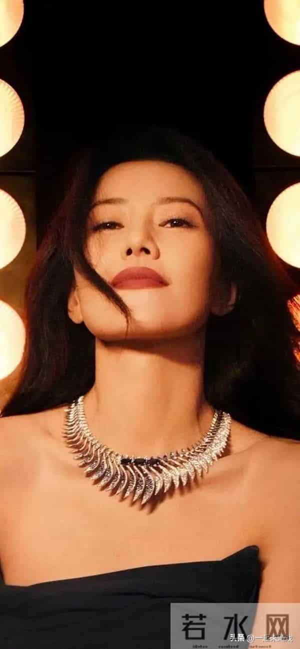 高圆圆美得不得了,完美诠释了性感
