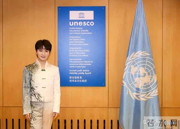 人民日报专访,揭开32岁周深的真实处境,原来那英说的一针见血