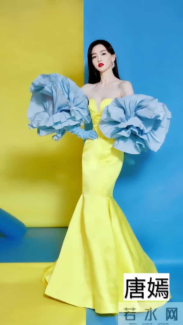 深V才是必杀技!姐姐一弯腰,全场心跳都漏拍