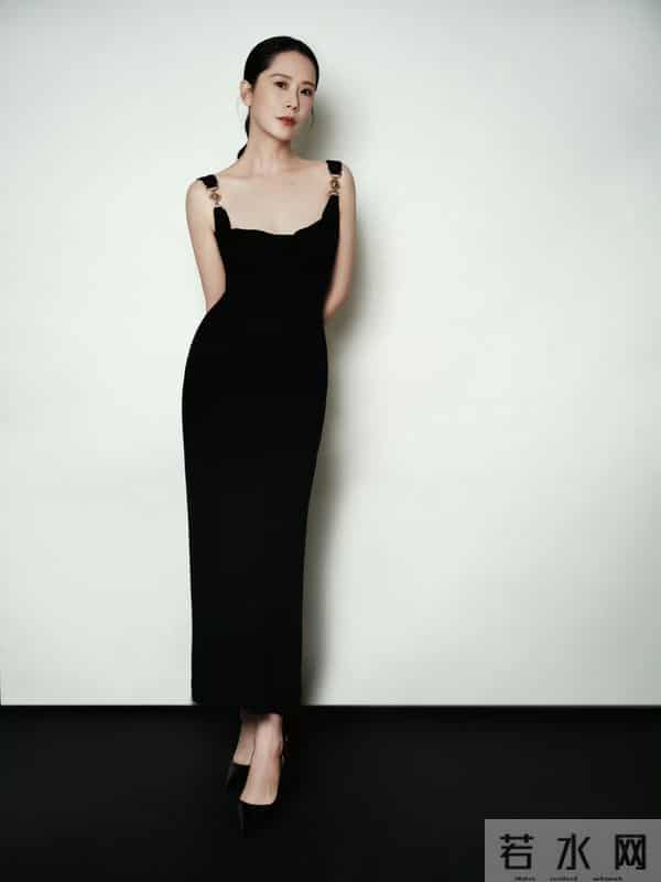 简单黑裙也惊艳!海清的身段和清冷气质,自然又高级