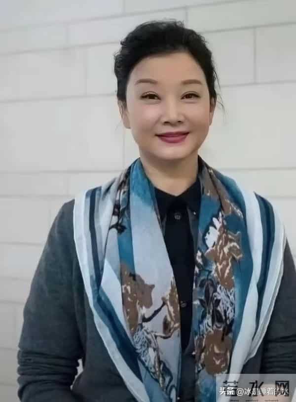 宋祖英60岁了,这状态真不错,老了也那么漂亮,美了一辈子