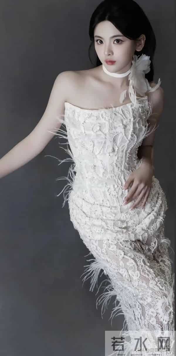 杨超越,除了颜值和身材,就剩性感了!