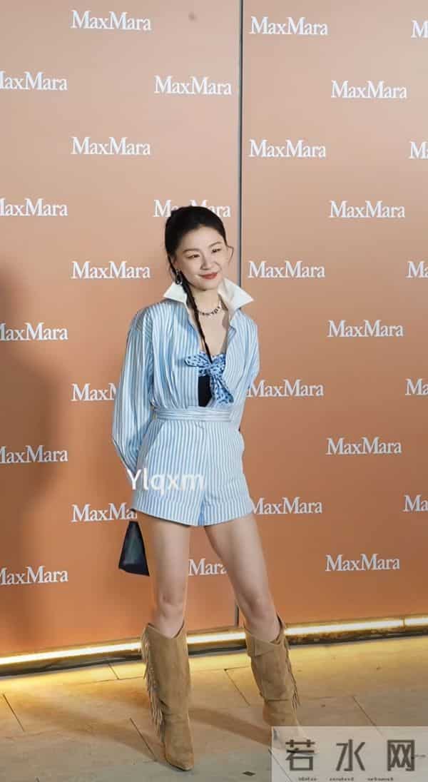 搞笑女金靖没想到原来身材竟这么好，腰细腿长上围丰满皮肤巨白皙