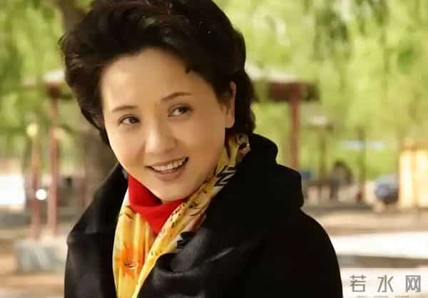 不拍吻戏、不嫁豪门,30岁自毁前程演妈妈,丈夫是她叛逆的后盾