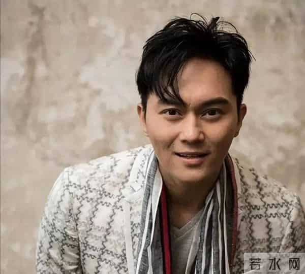 王家卫受害者越扒越有,张智霖被困10年不欢而散,临走还被爆粗口