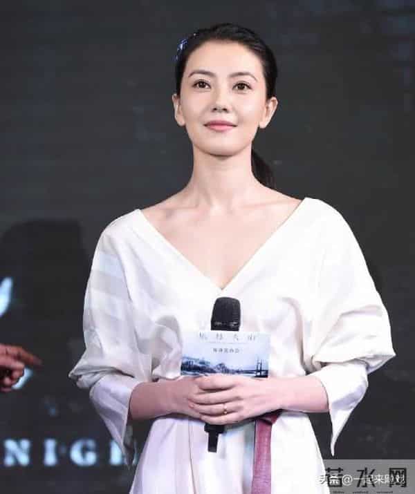 高圆圆美得不得了,完美诠释了性感