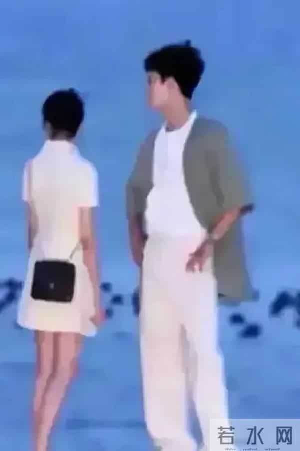 关晓彤海边当众拥吻吻得好认真,看的我都不好意思了