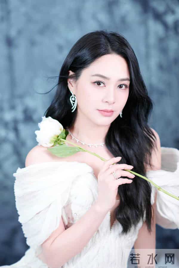 女神钟欣潼——魅力无法抵挡,这身材简直是极品中的极品!