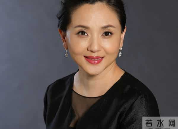 不拍吻戏、不嫁豪门,30岁自毁前程演妈妈,丈夫是她叛逆的后盾