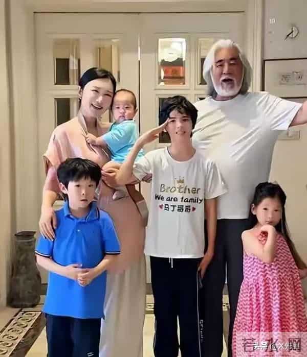 钱再多也没用,74岁张纪中爷孙恋翻车,年仅一岁的女儿遭受恶意