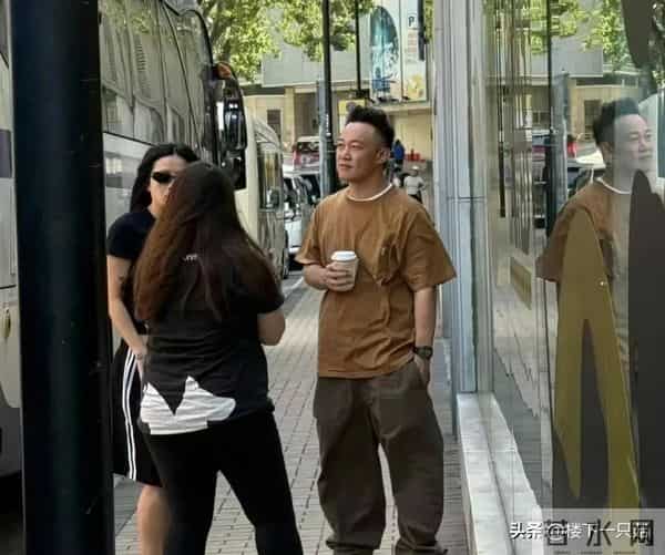 陈奕迅剪掉多年卷发 新发型被吐槽显秃 侧面不均匀和谢霆锋撞型了