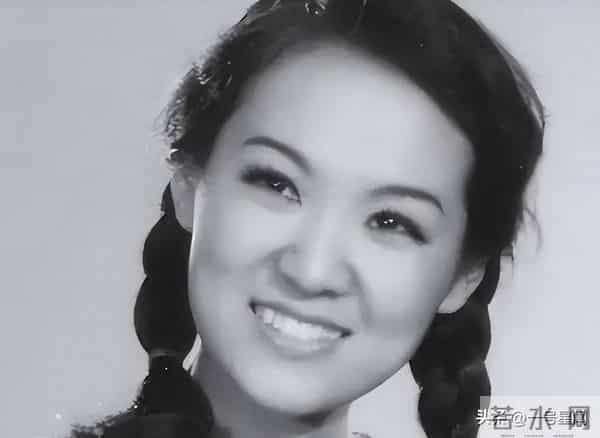 国内赚钱国外花,被"玩腻"后回国捞金的郑绪岚,终究遭到了"反噬"