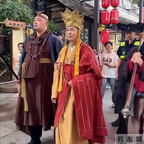 明星都开始失业了？众多明星无戏可拍换赛道，星二代纷纷集体出道