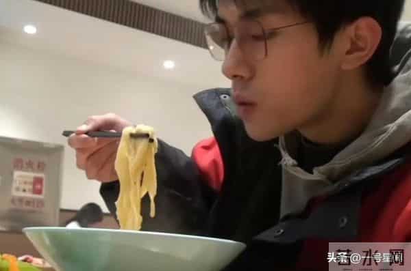 钱赚够了不装了?被曝"丑闻"的易烊千玺,揭开了内娱"恶俗"的一面