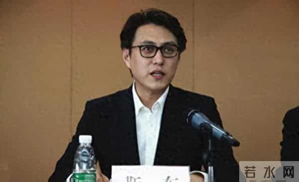 人民日报对靳东的称呼变了，两字之差释放强烈信号，陈道明没说错