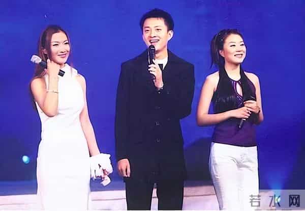 前最帅央视主持人复出,56岁已满头白发,回应身价百亿总裁传闻