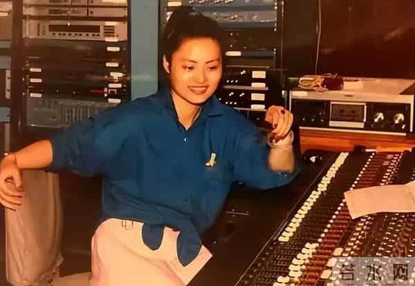 打败韦唯毛阿敏,却被亲弟打到脑震荡,沦为保姆的金炜玲现状如何