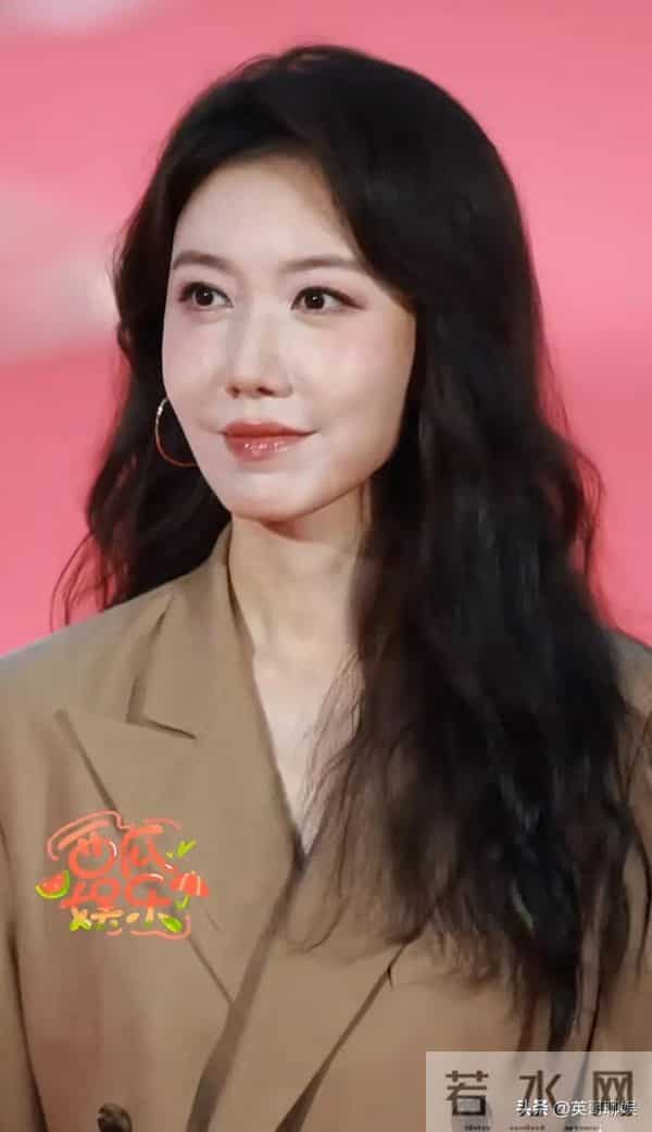 文荣奖红毯秀最美十位女演员,赵晴第2徐娇第9,榜首是短剧一姐