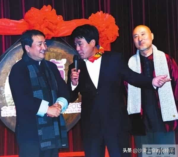 陈佩斯和姜昆、朱时茂聚餐，高档会所喝5块汽水，合影暴露了咖位