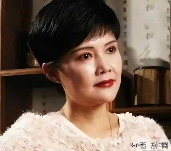 凄凉一生，马晓晴与名导同居多年被抛弃，如今复出无人问津