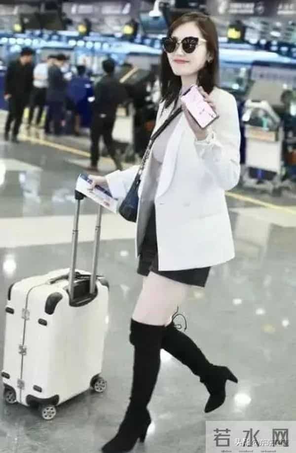 马蓉离开王宝强9年后更美了,走机场不忘秀玉女腿,越活越像明星