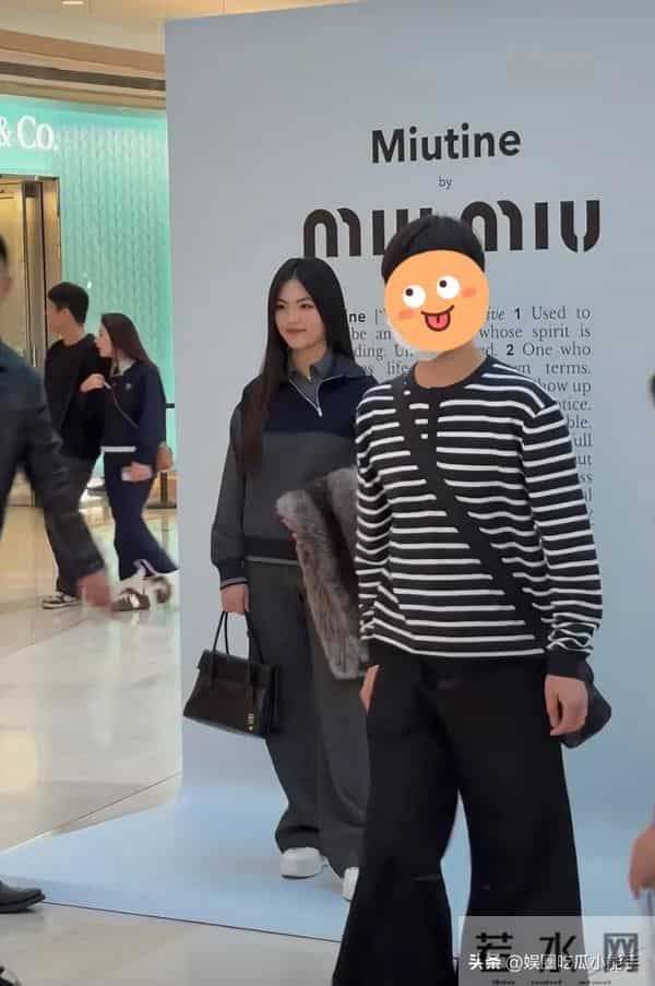 王诗龄何超莲现身miumiu活动,没想到王诗龄瘦了气质竟不输何超莲